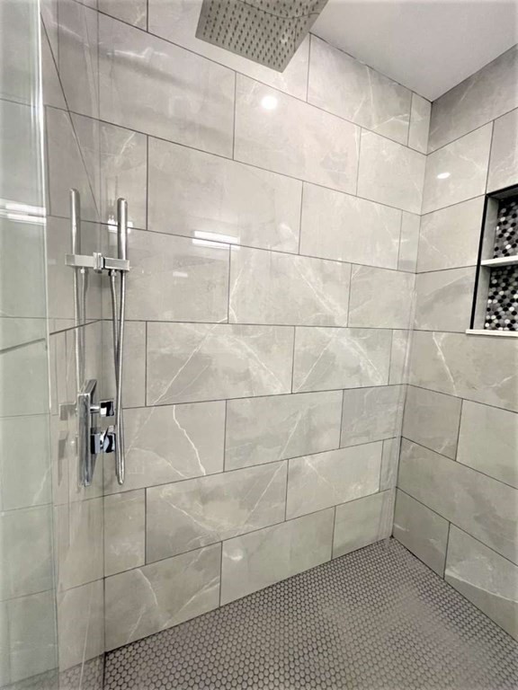 28 Line Road, Unit 1 Wakefield, MA 01880 - Photo 13 of 20 a bathroom with a shower