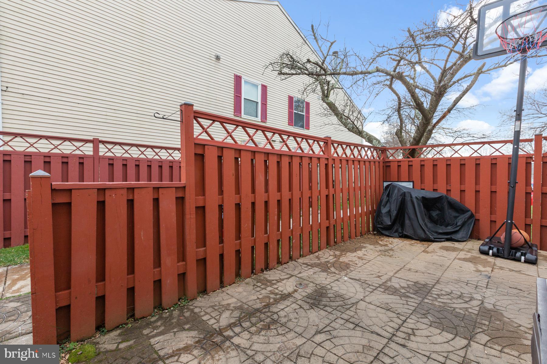11214 Legato Way Silver Spring, MD 20901 - Photo 4 of 35 Fully fenced courtyard