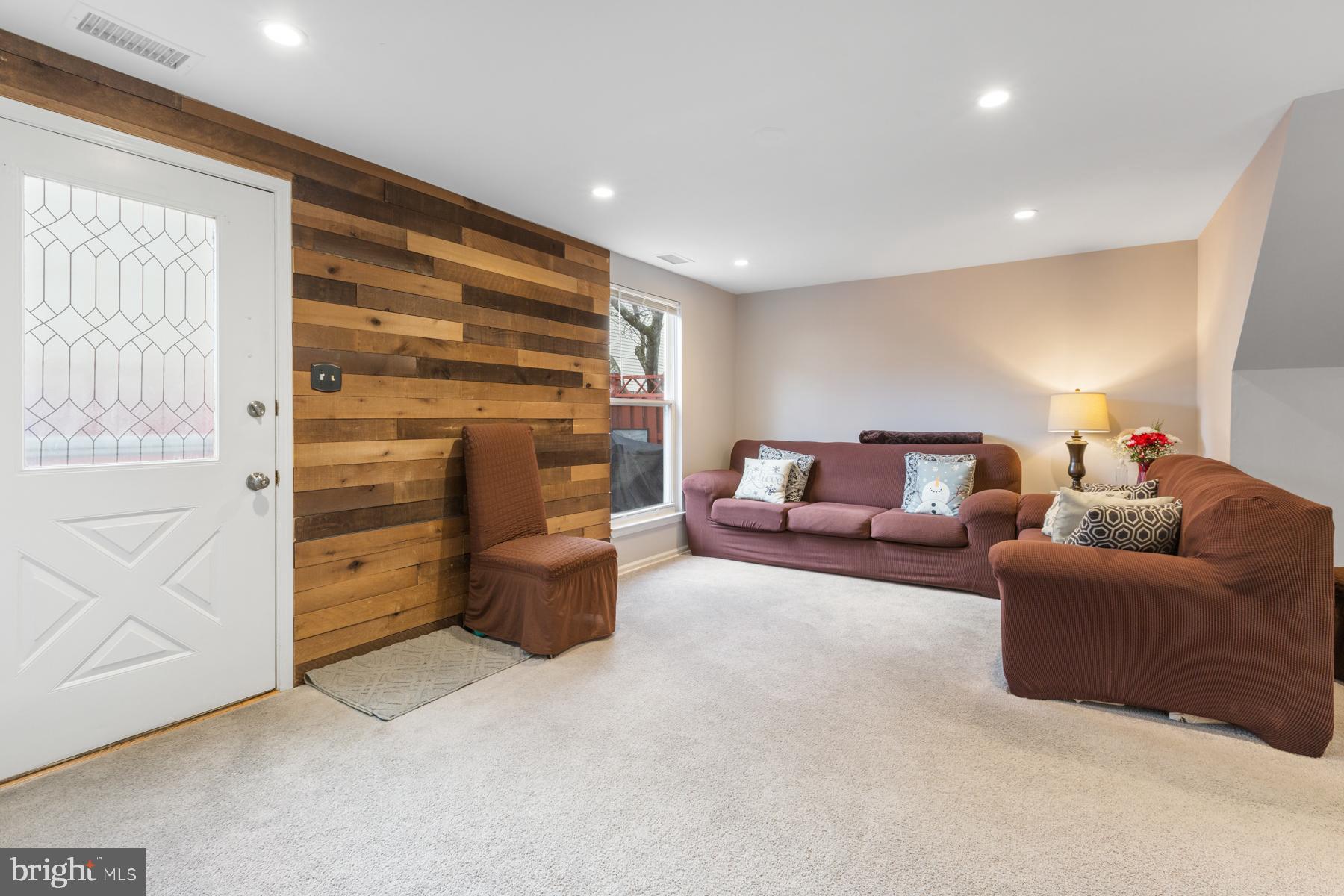 11214 Legato Way Silver Spring, MD 20901 - Photo 10 of 35 Large living room with accent wall