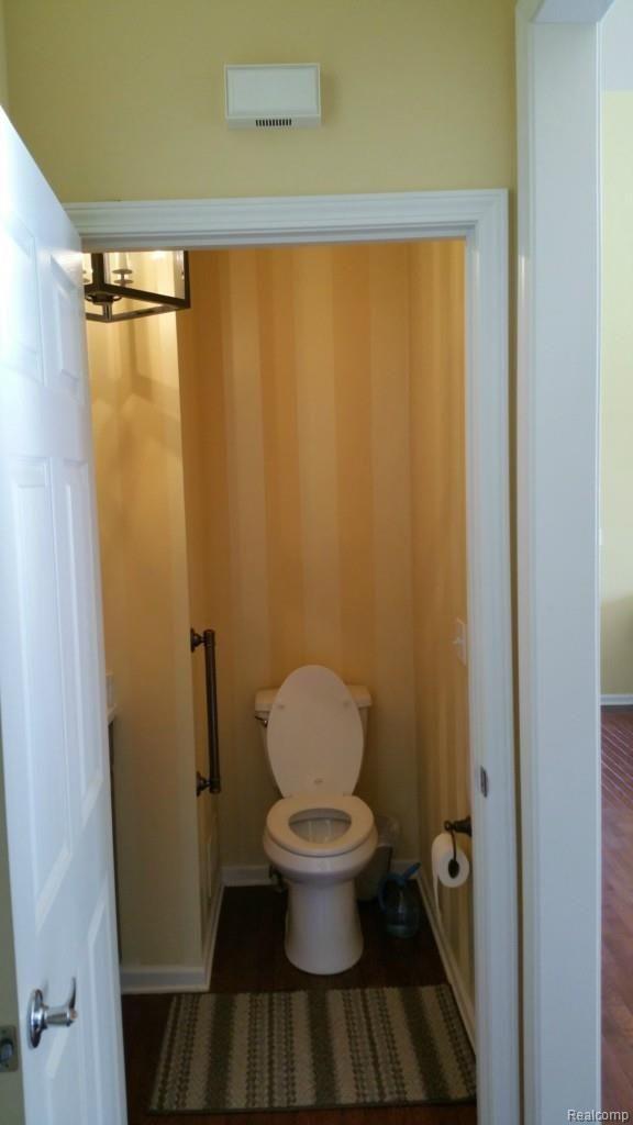49592 Potomac Road Canton, MI 48188 - Photo 27 of 44 Half Bath.jpg