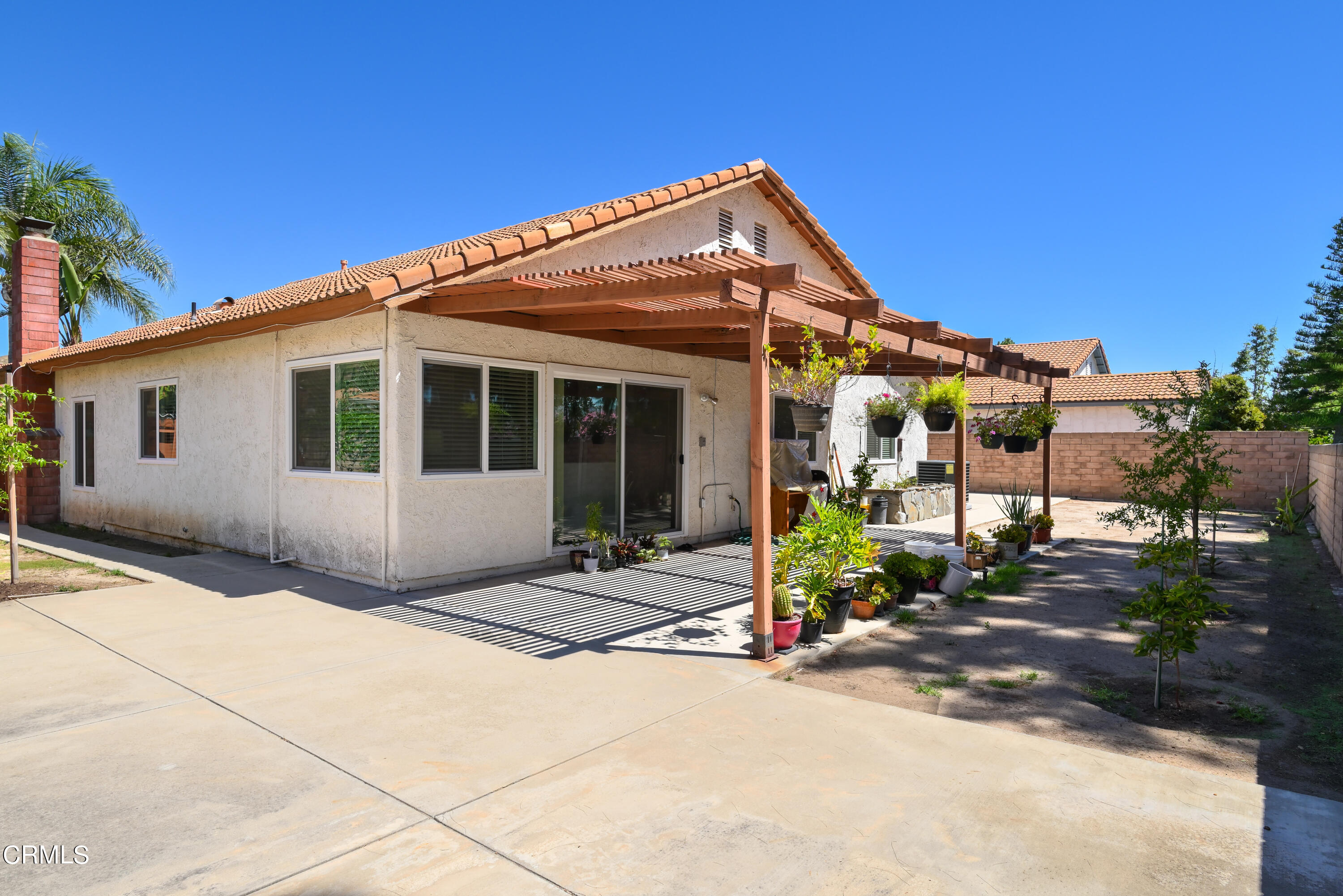 2564 Roxy Street Simi Valley, CA 93065 - Photo 21 of 25 a front view of a house with garden