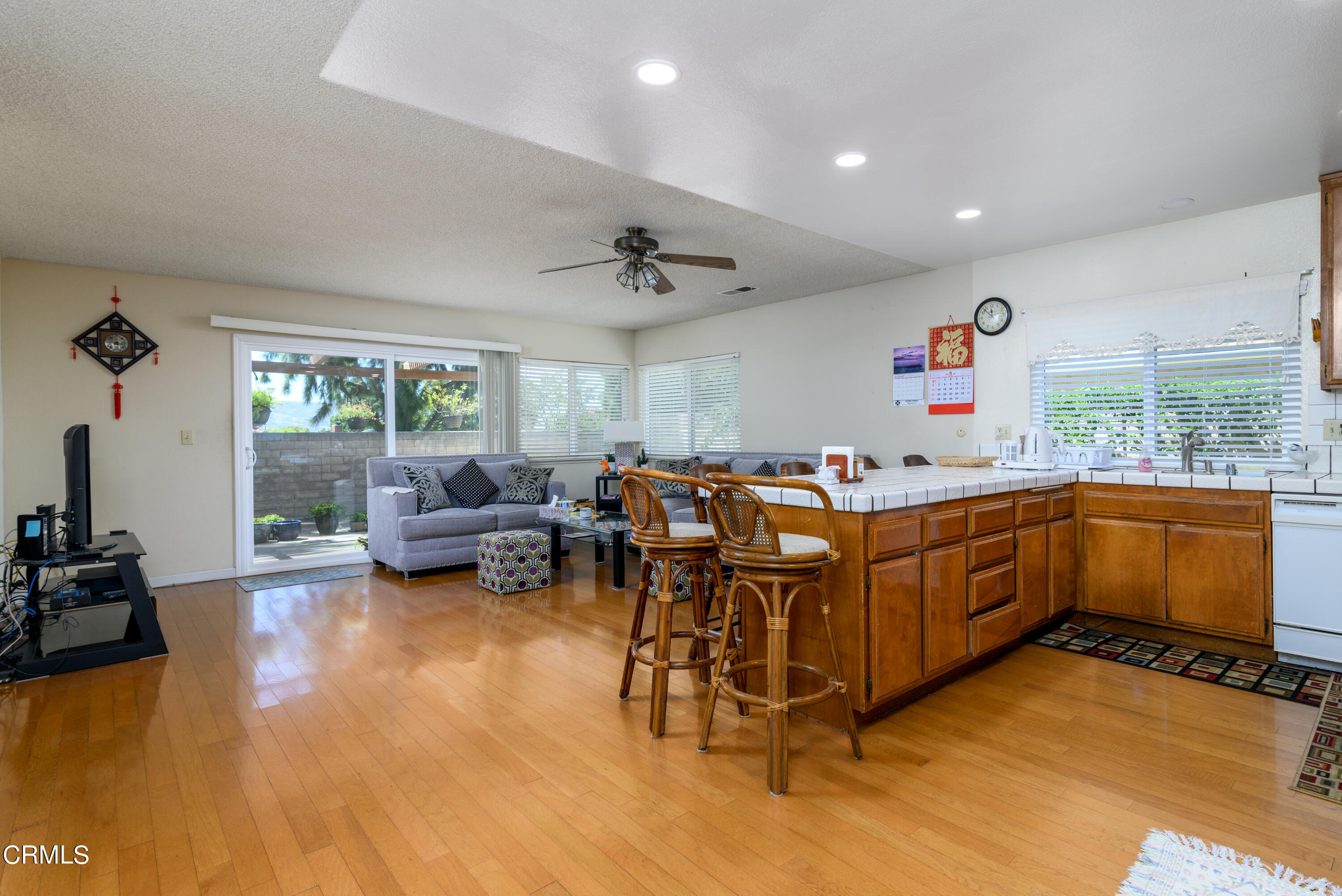2564 Roxy Street Simi Valley, CA 93065 - Photo 6 of 25 a kitchen with lots of counter top space