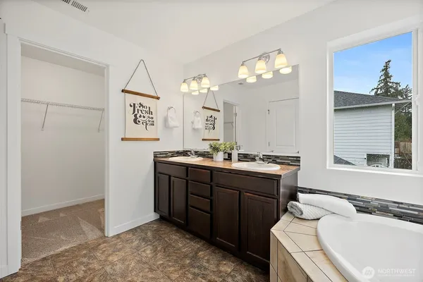 $699,995 | 11411 Ashton Avenue East, Bonney Lake, WA 98391