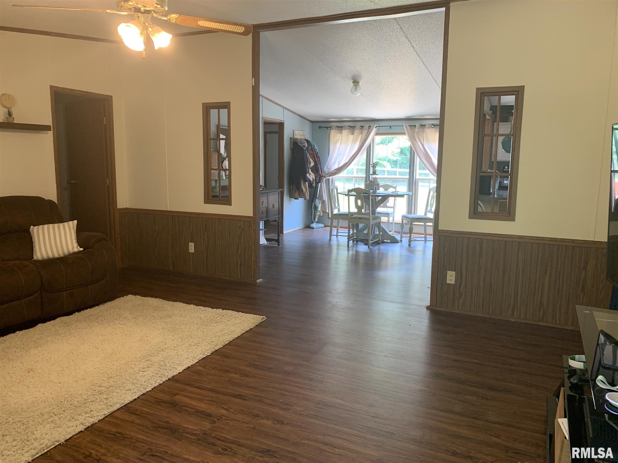 13568 Paulton Road Pittsburg, IL 62974 - Photo 2 of 16