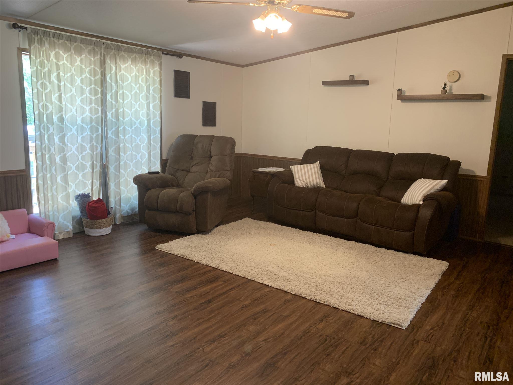 13568 Paulton Road Pittsburg, IL 62974 - Photo 3 of 16