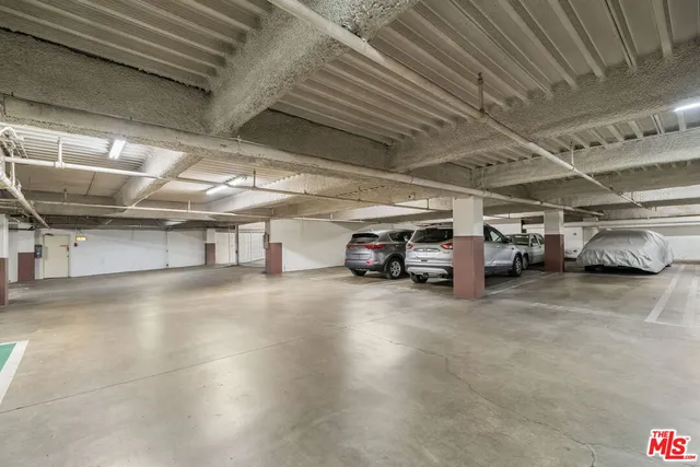 $845,000 | 321 North Oakhurst Drive, Unit 403, Beverly Hills, CA 90210