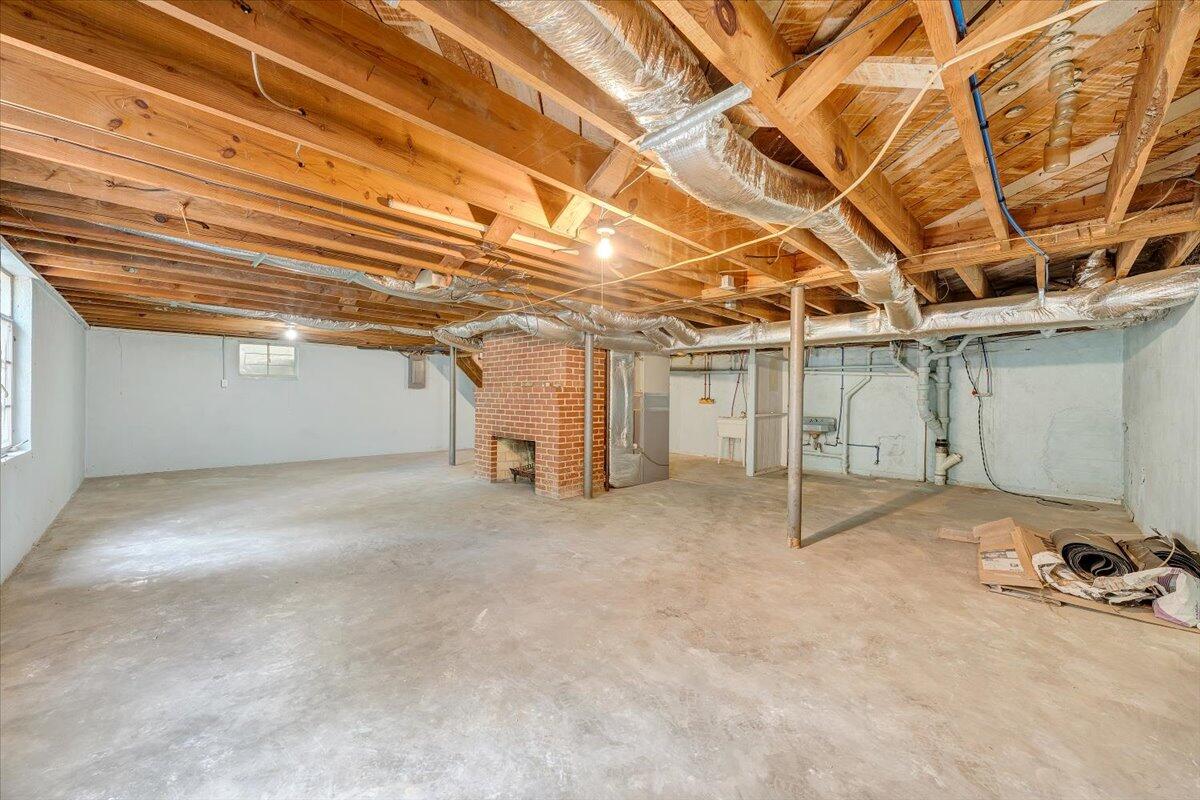 547 Dillard Road Southwest Roanoke, VA 24014 - Photo 22 of 26 a view of a room with gym equipment