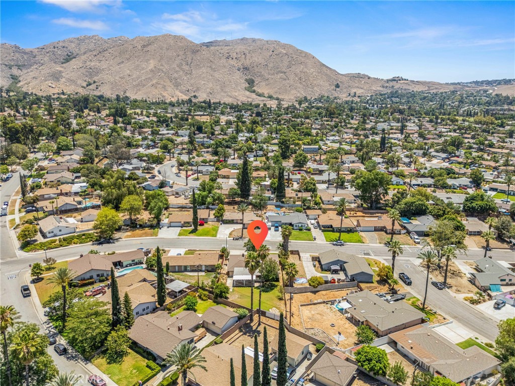 2973 Flanders Road Riverside, CA 92507 - Photo 5 of 55