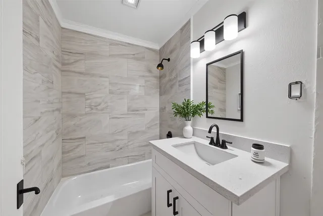 $229,900 | 907 South 3rd Street, La Porte, TX 77571