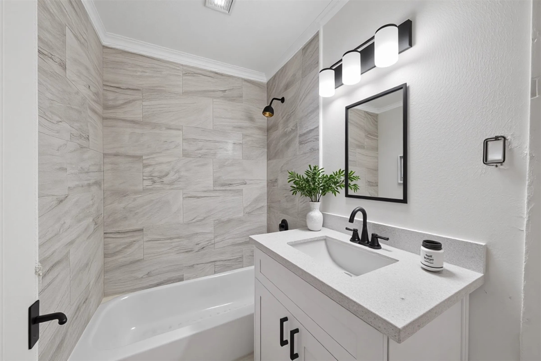 907 South 3rd Street La Porte, TX 77571 - Photo 18 of 38 Virtually staged bathroom