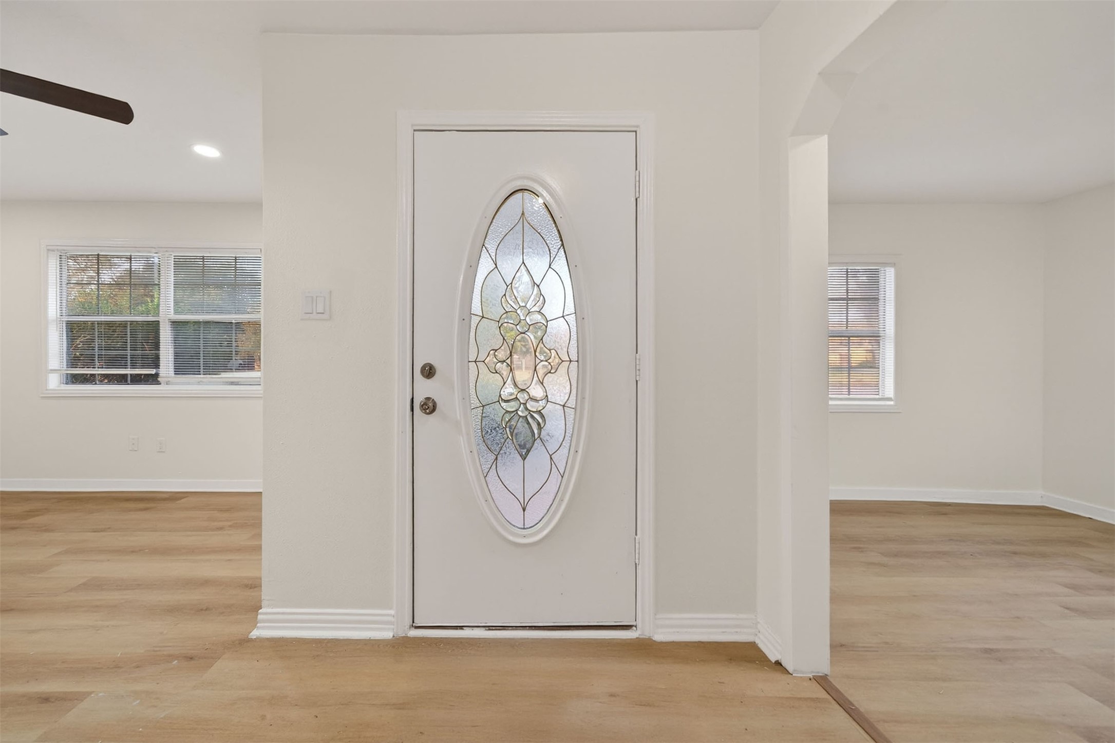 907 South 3rd Street La Porte, TX 77571 - Photo 3 of 38