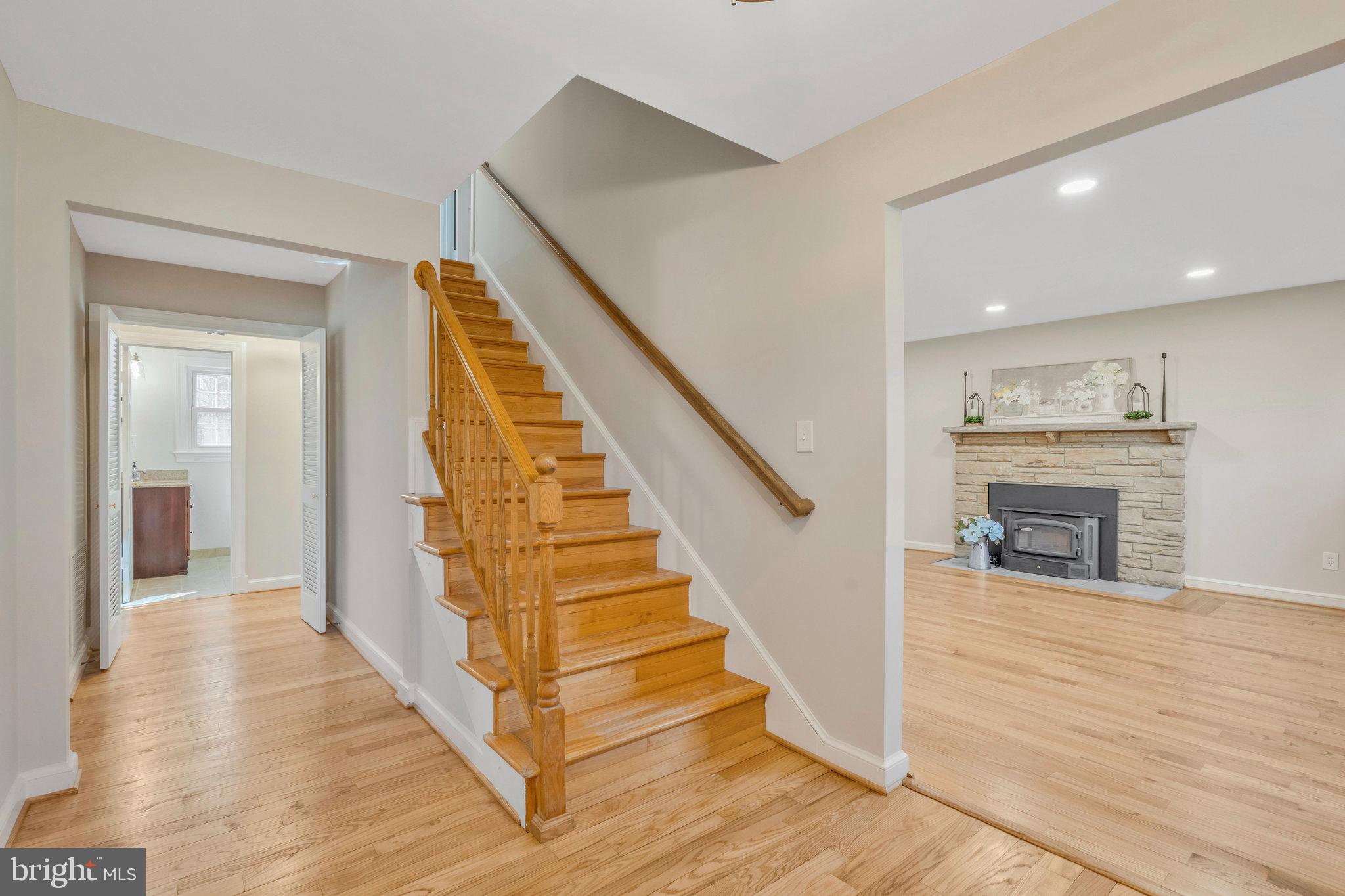 11815 Chapel Road Clifton, VA 20124 - Photo 4 of 59 Newly remodeled and updated center hall colonial
