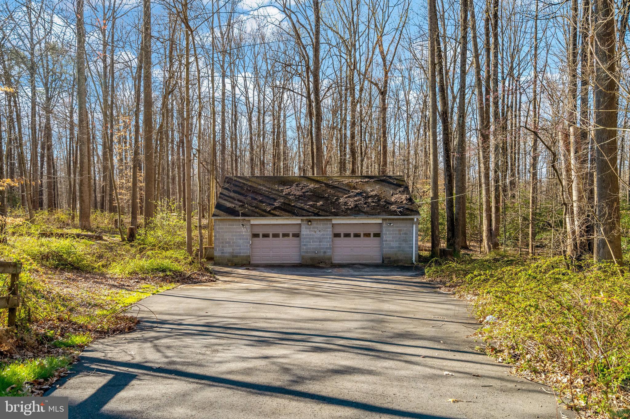 11815 Chapel Road Clifton, VA 20124 - Photo 47 of 59 HUGE 2nd garage with lift