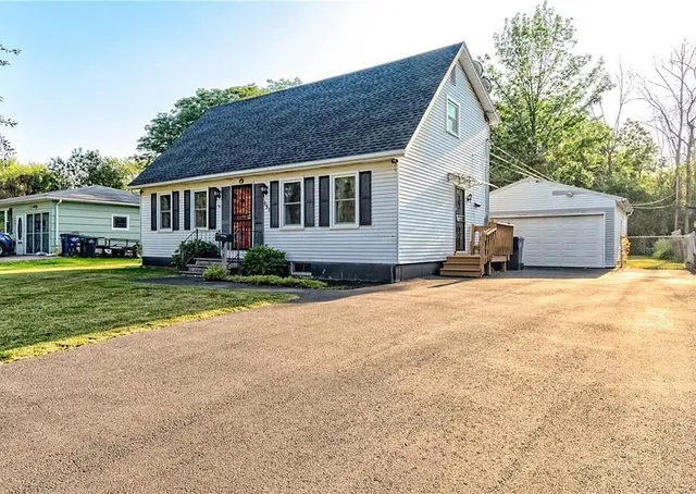 $2,200 | 151 Burben Way, Gates, NY 14624