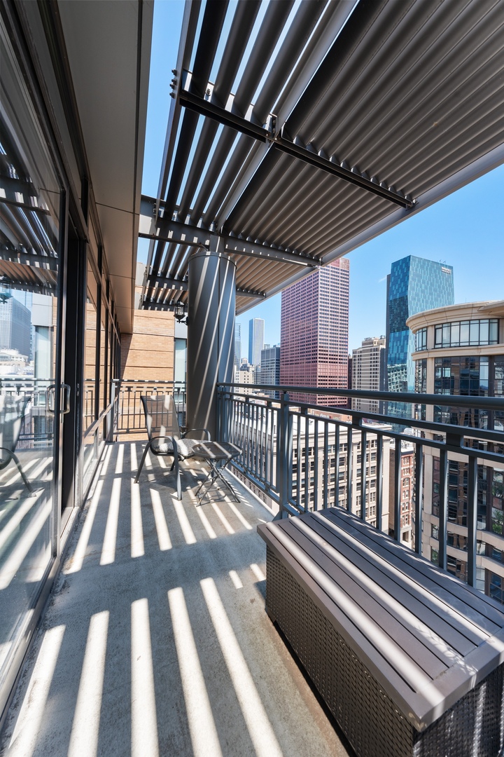 520 South State Street, Unit 1722 Chicago, IL 60605 - Photo 19 of 28 a view of balcony