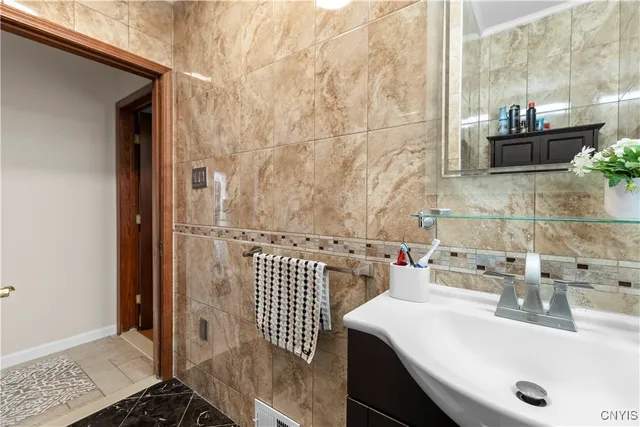 $299,900 | 2216 Caroline Street, Whitestown, NY 13502