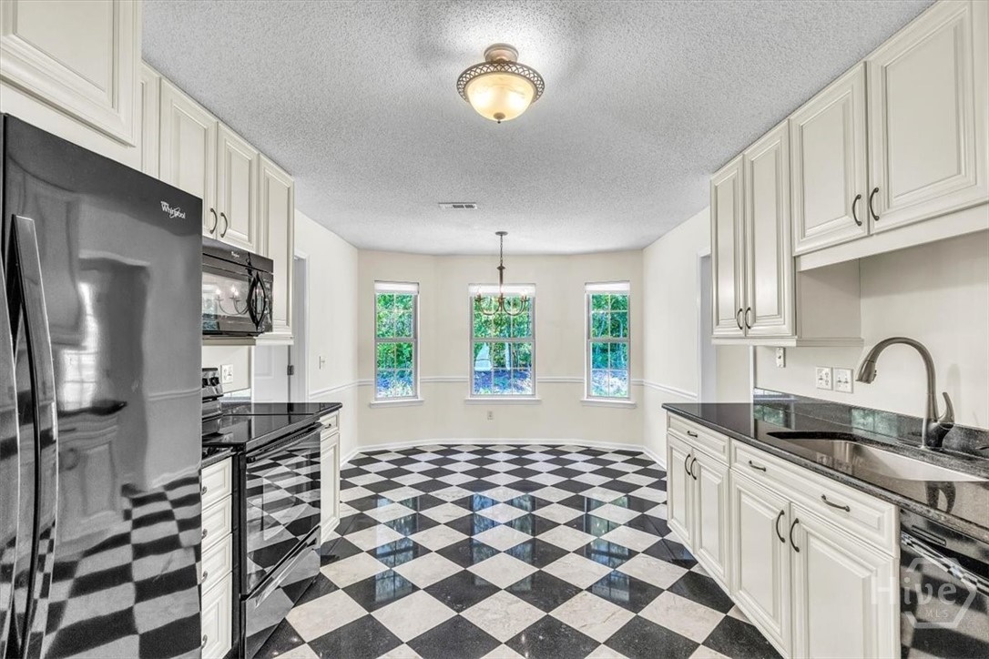 90 Charleston Court Midway, GA 31320 - Photo 2 of 25