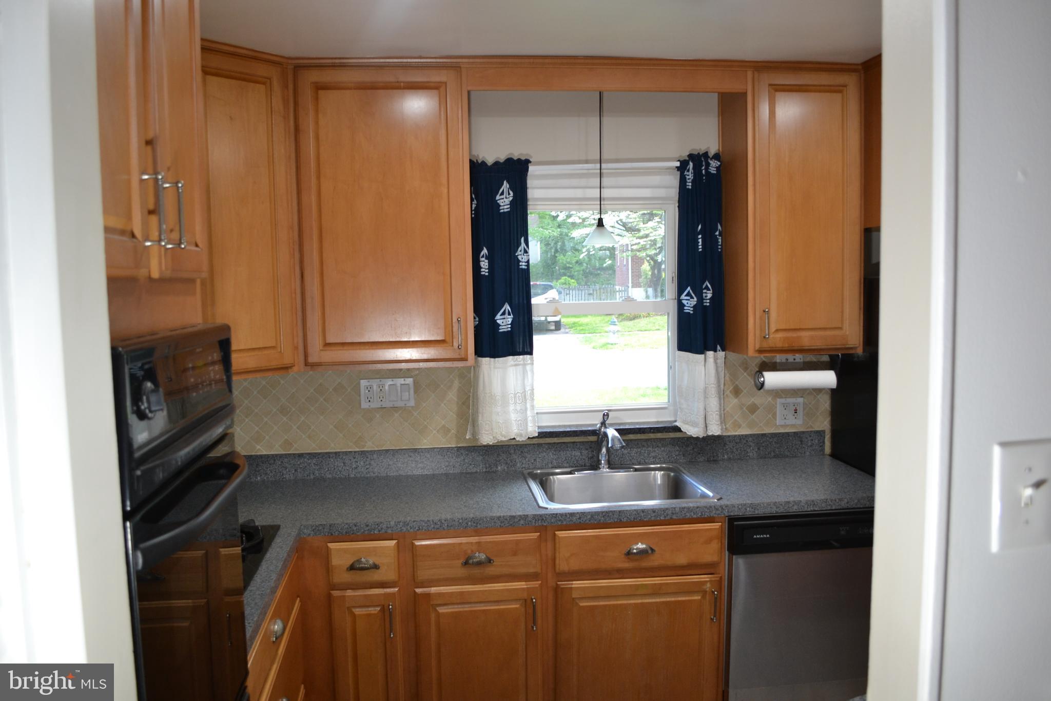 3905 Lantern Drive Silver Spring, MD 20902 - Photo 14 of 24 Light and space