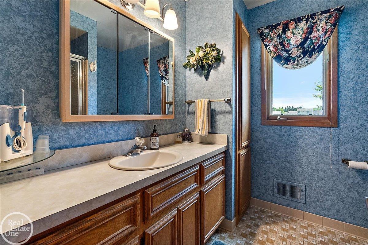 3286 Sandy Point Utica, MI 48316 - Photo 38 of 67
