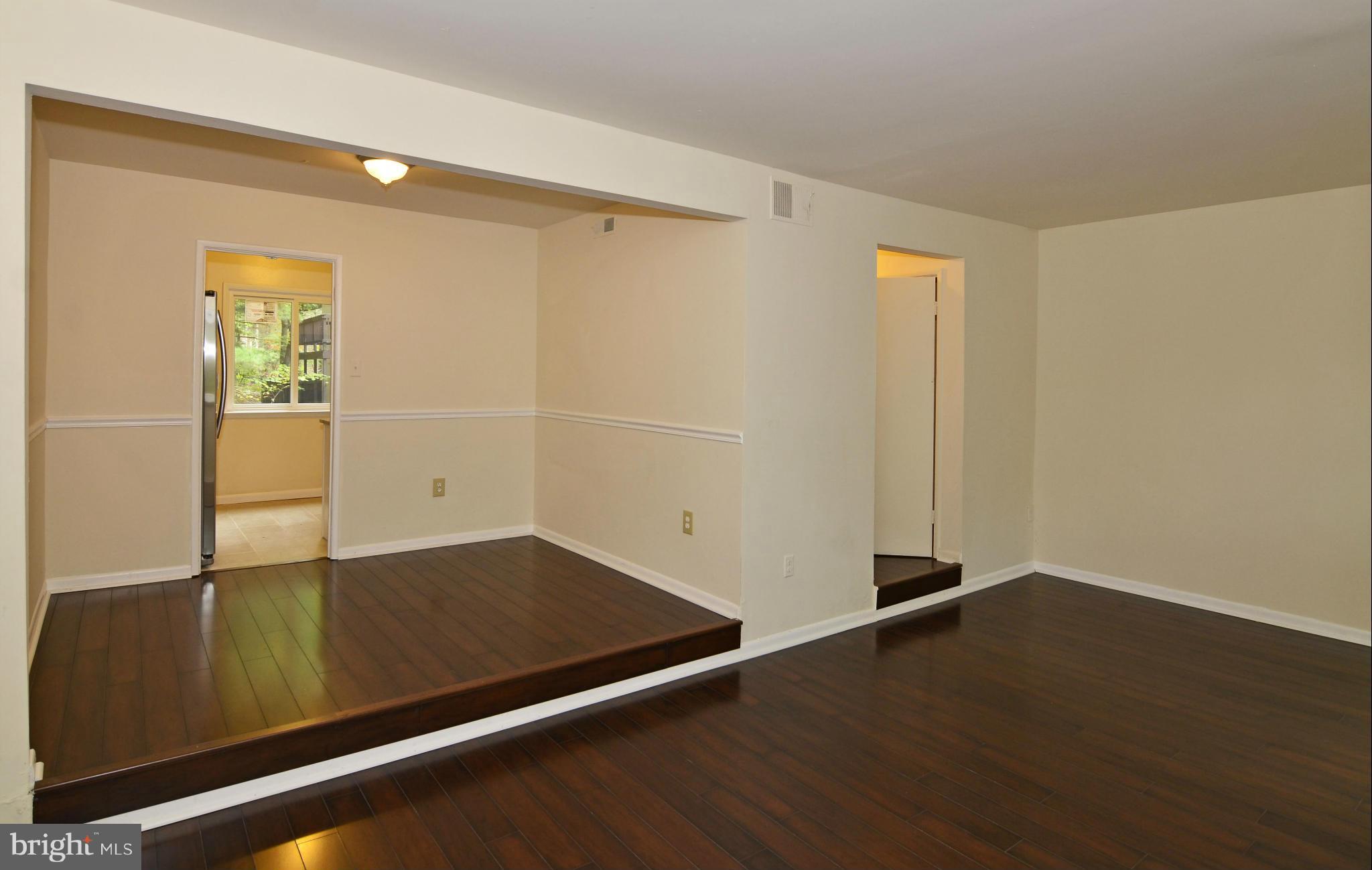 2473 Pyrenees Court Reston, VA 20191 - Photo 6 of 14 Living Room