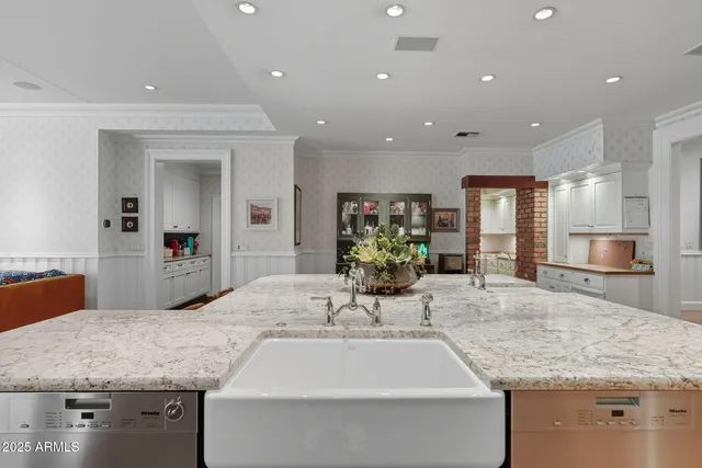 $3,349,000 | 1001 East Caroline Lane, Tempe, AZ 85284