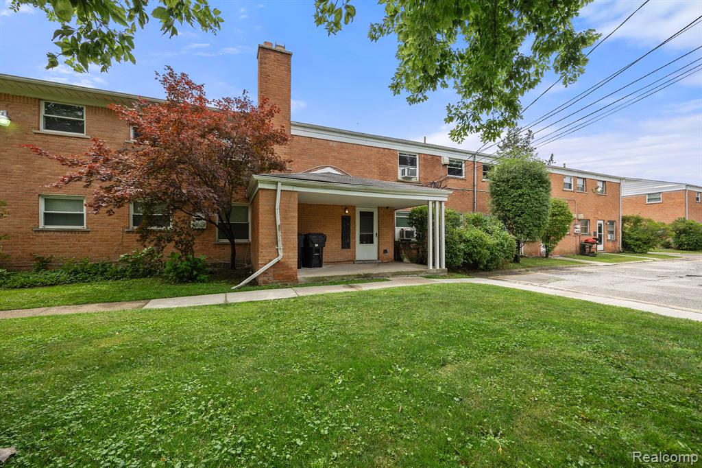 2704 West 13 Mile Road, Unit 12 Royal Oak, MI 48073 - Photo 3 of 20