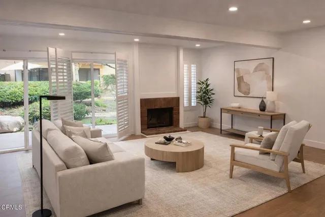 $675,000 | 5720 Owensmouth Avenue, Unit 125, Woodland Hills, CA 91367