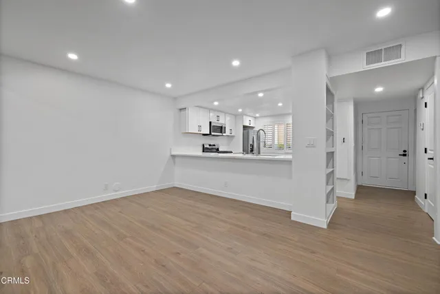 $675,000 | 5720 Owensmouth Avenue, Unit 125, Woodland Hills, CA 91367