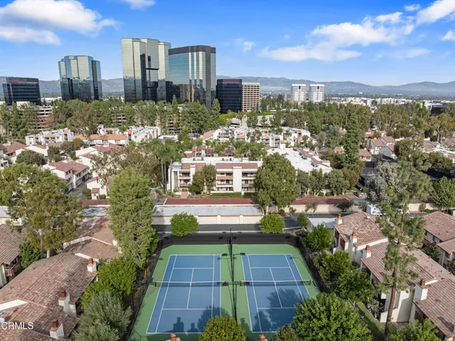$675,000 | 5720 Owensmouth Avenue, Unit 125, Woodland Hills, CA 91367
