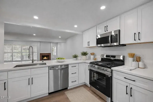 $675,000 | 5720 Owensmouth Avenue, Unit 125, Woodland Hills, CA 91367