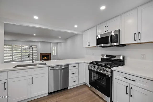 $675,000 | 5720 Owensmouth Avenue, Unit 125, Woodland Hills, CA 91367