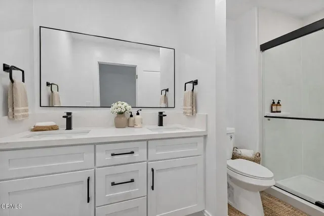 $675,000 | 5720 Owensmouth Avenue, Unit 125, Woodland Hills, CA 91367