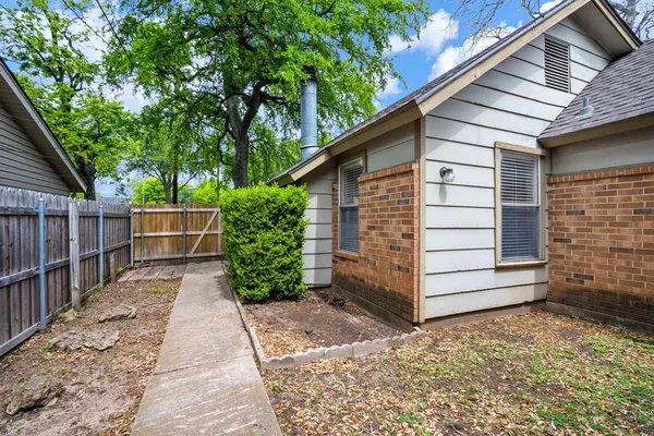 $1,150 | 1108 West Houston Street, Sherman, TX 75092