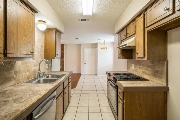$1,150 | 1108 West Houston Street, Sherman, TX 75092