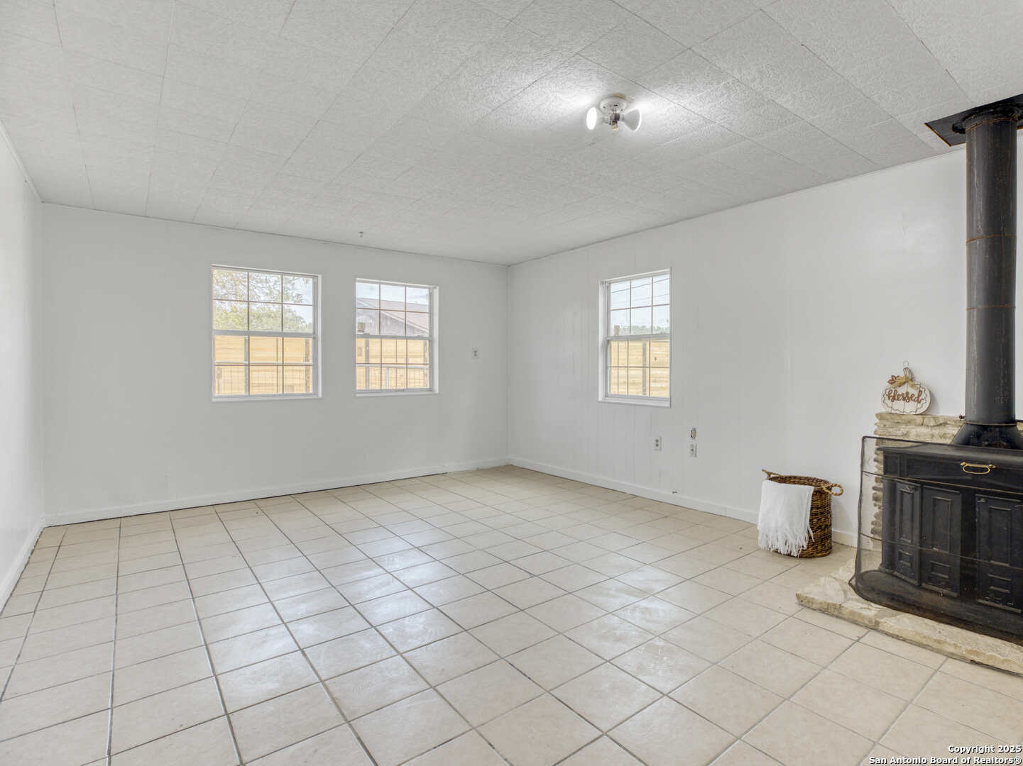 2019 North Park Road Canyon Lake, TX 78133 - Photo 15 of 22 a view of an empty room and window