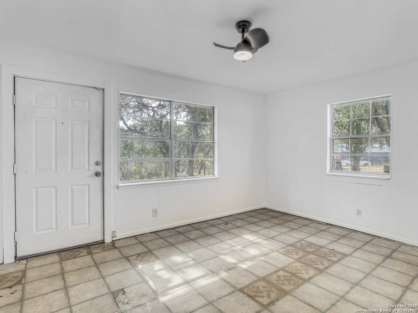 2019 North Park Road Canyon Lake, TX 78133 - Photo 18 of 22 a view of an empty room and window