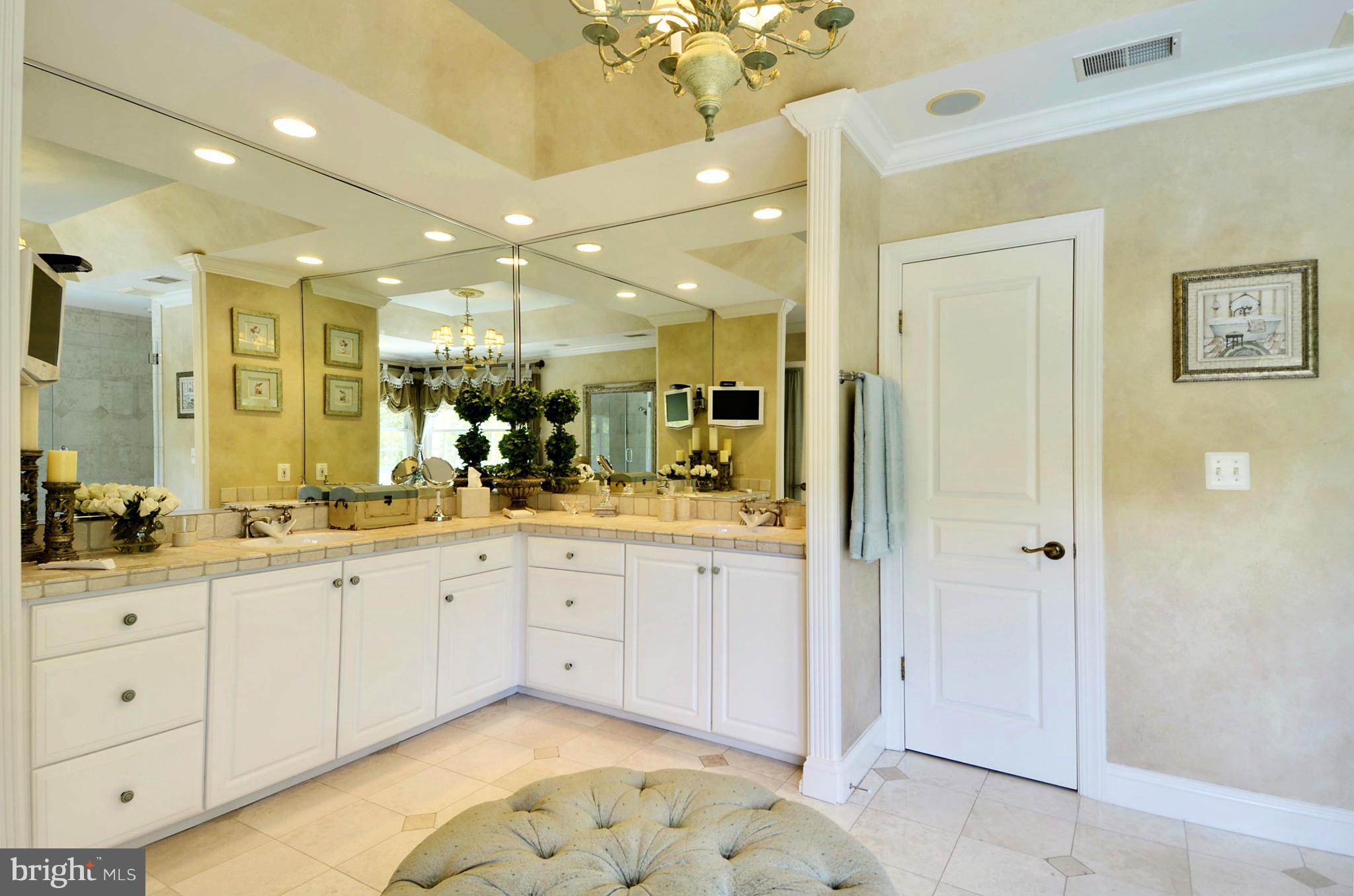 11520 Front Field Lane Potomac, MD 20854 - Photo 17 of 30 Bath (Master)