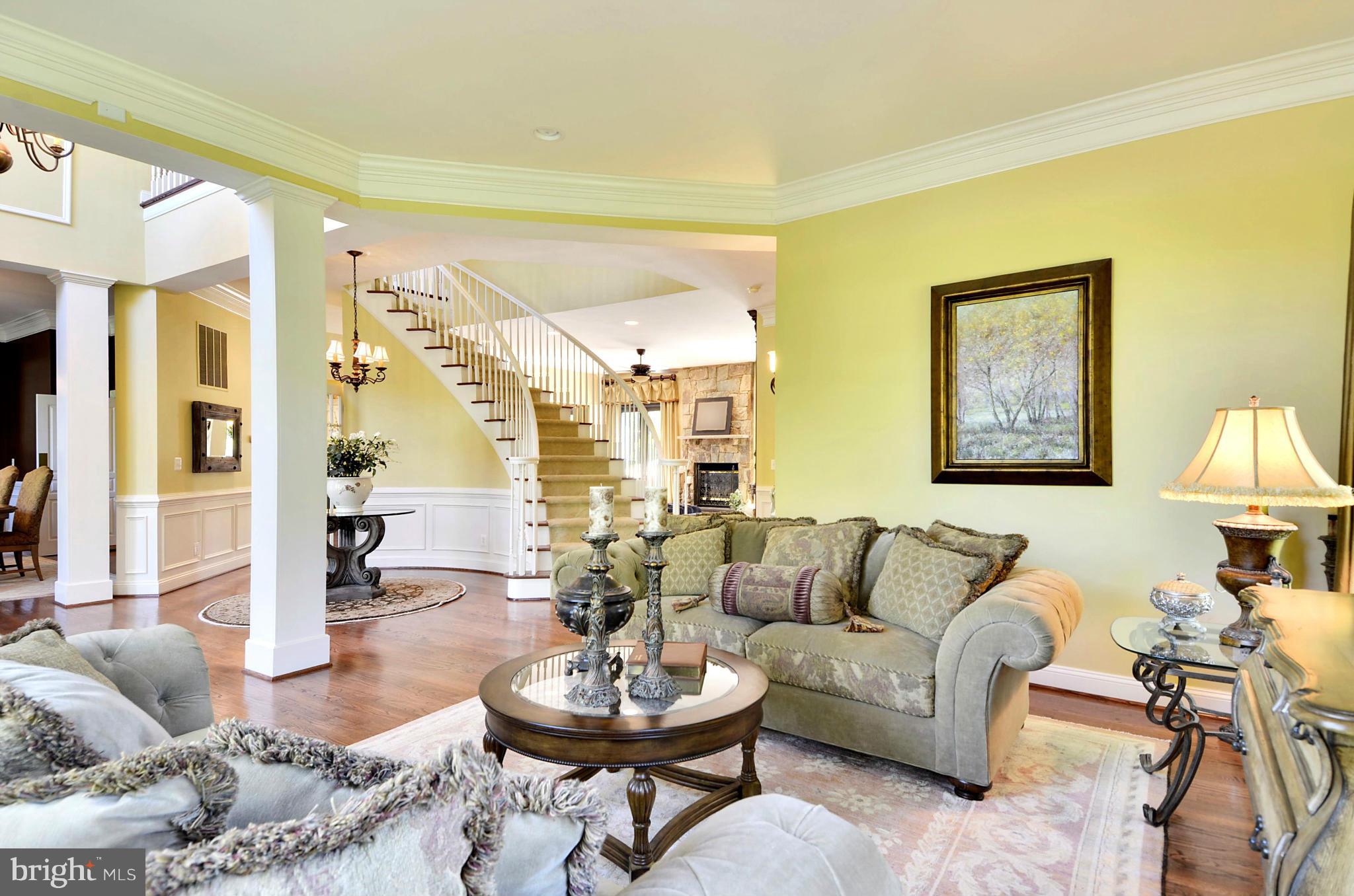 11520 Front Field Lane Potomac, MD 20854 - Photo 8 of 30 Living Room