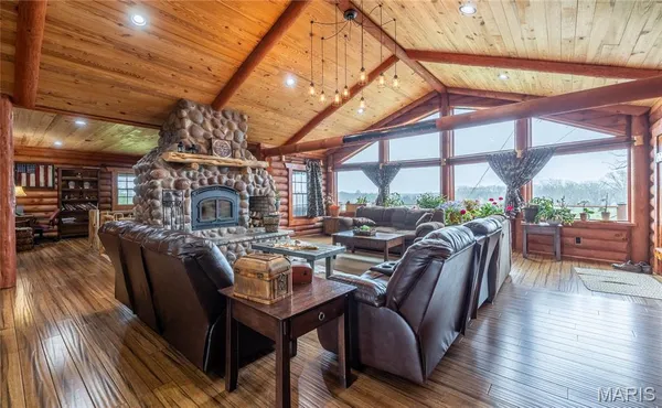 $785,000 | 19176 Hwy CC, Licking, MO 65542