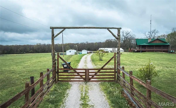 $785,000 | 19176 Hwy CC, Licking, MO 65542