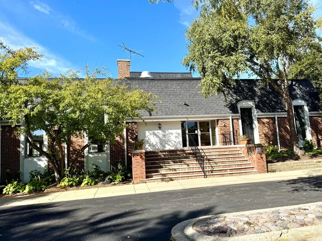 $284,900 | 200 Lake Boulevard, Unit 439, Buffalo Grove, IL 60089