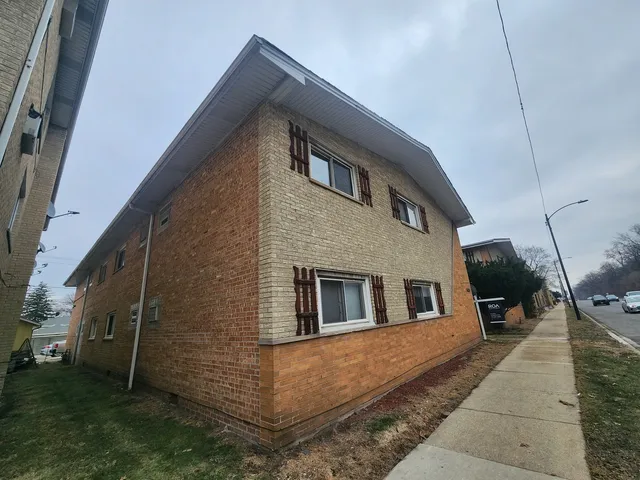 a house view with a outdoor space