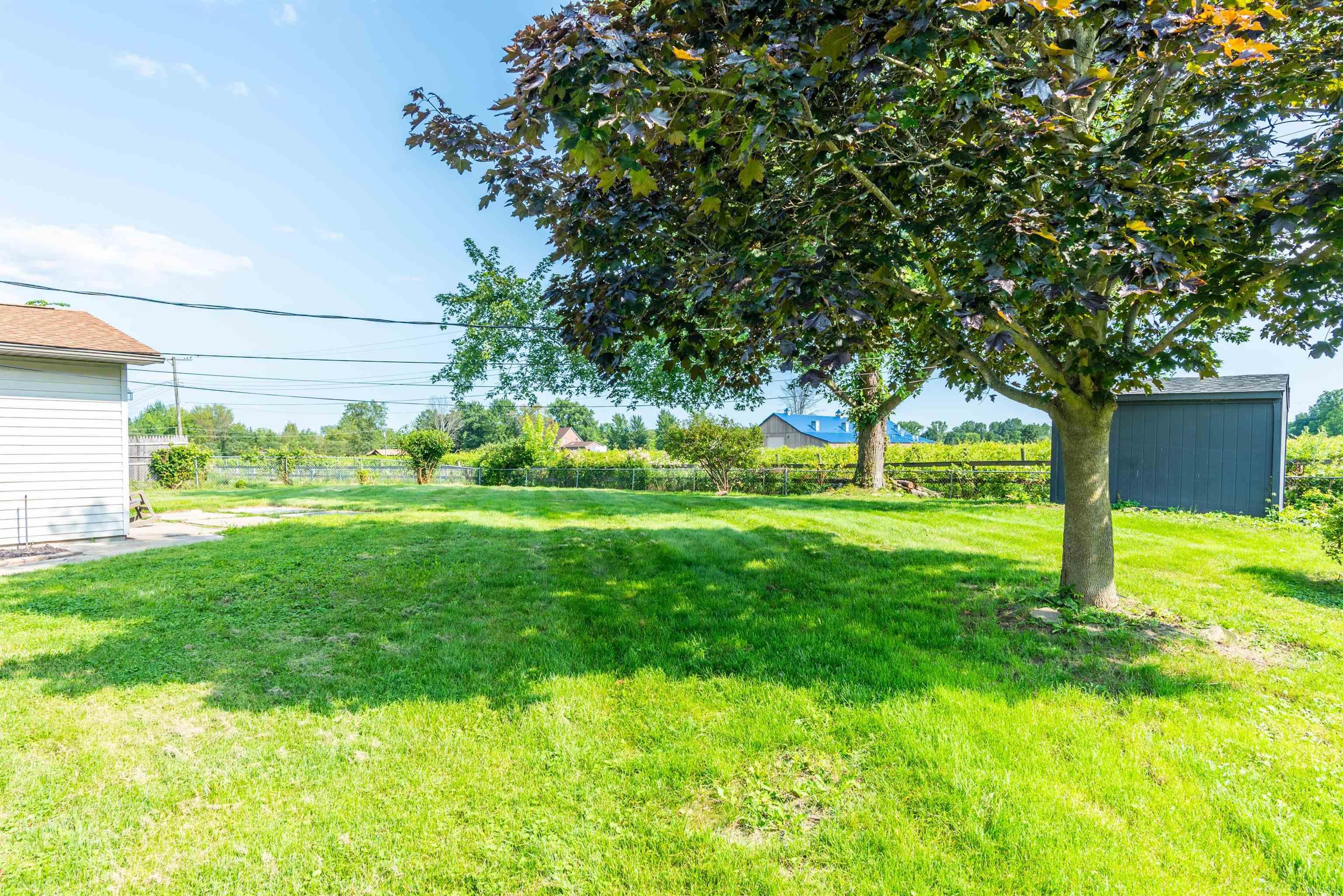 21630 Chester Road Ray, MI 48096 - Photo 3 of 28 50150226-cf5a98b2-974c-4980-b4f6-c0d19f2f02b9.JPG