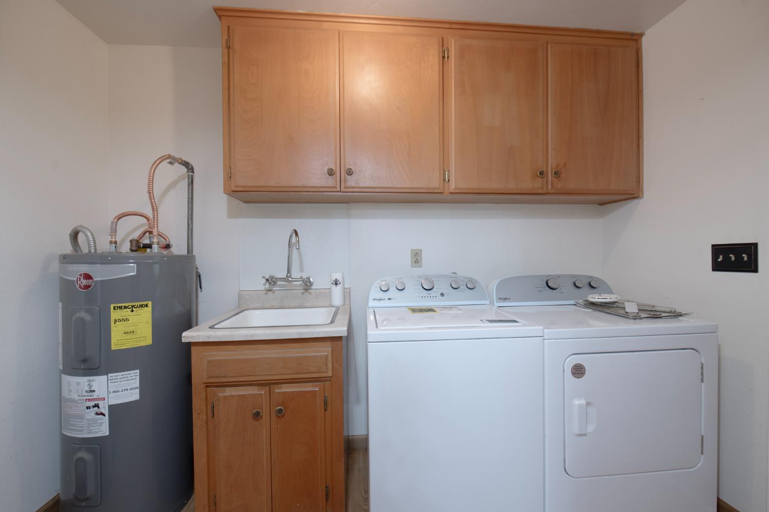 21256 Tollhouse Road Clovis, CA 93619 - Photo 12 of 30 a utility room with dryer and washer