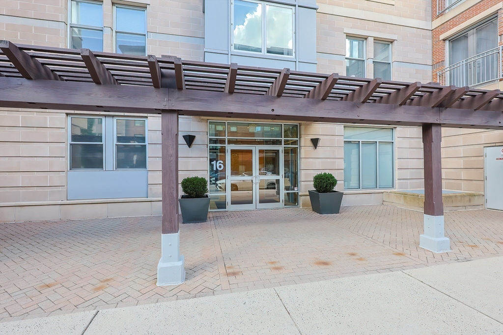 16 Miner Street, Unit 501 Boston, MA 02215 - Photo 29 of 40