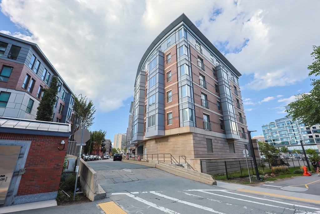 16 Miner Street, Unit 501 Boston, MA 02215 - Photo 30 of 40