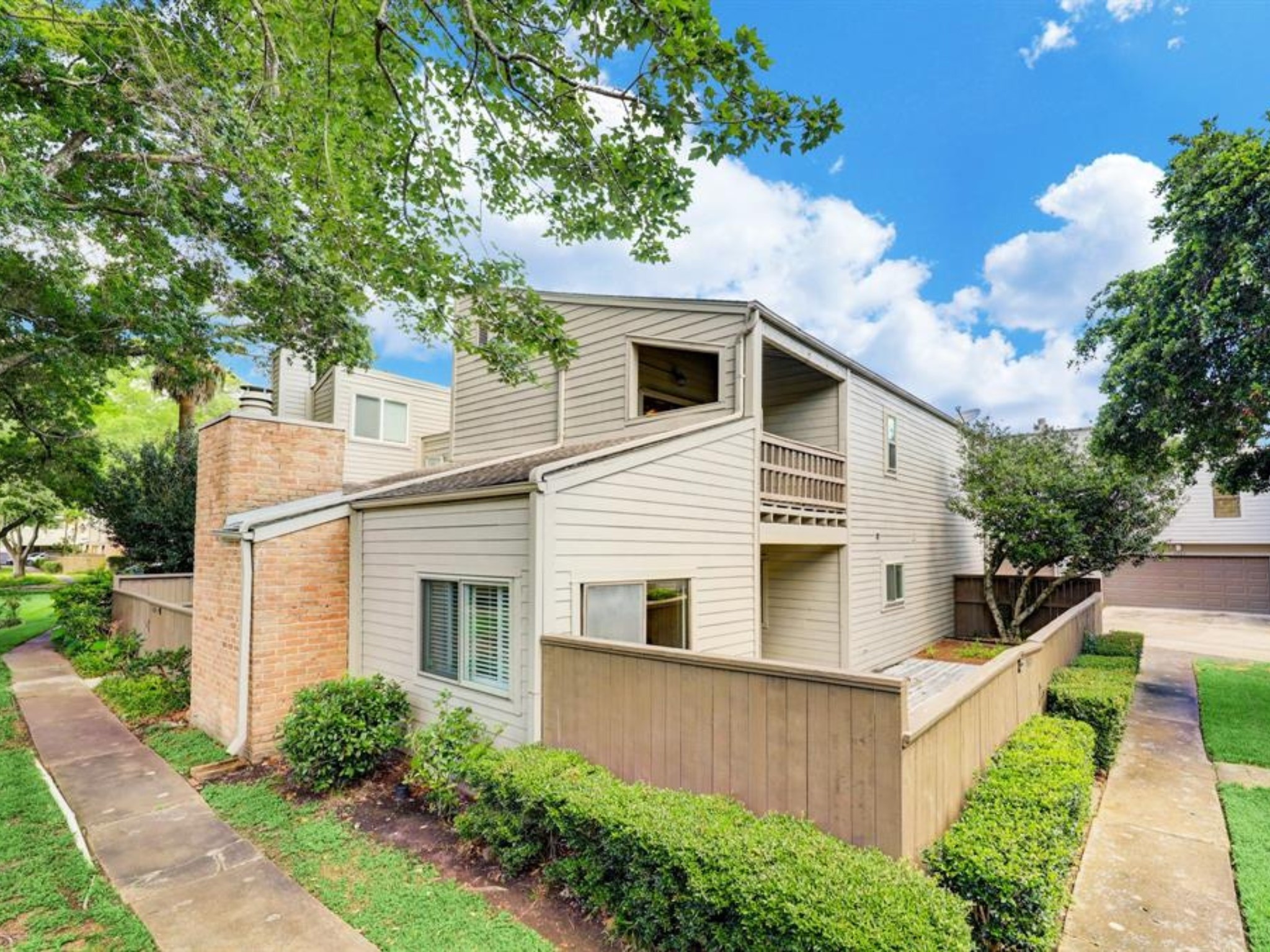 1611 Prairie Mark Lane, Unit 80 Houston, TX 77077 - Photo 10 of 10 a front view of a house with garden
