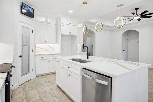 $305,000 | 208 Driftwood Drive, Trinidad, TX 75163