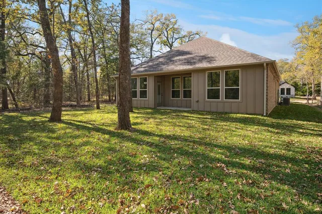 $305,000 | 208 Driftwood Drive, Trinidad, TX 75163
