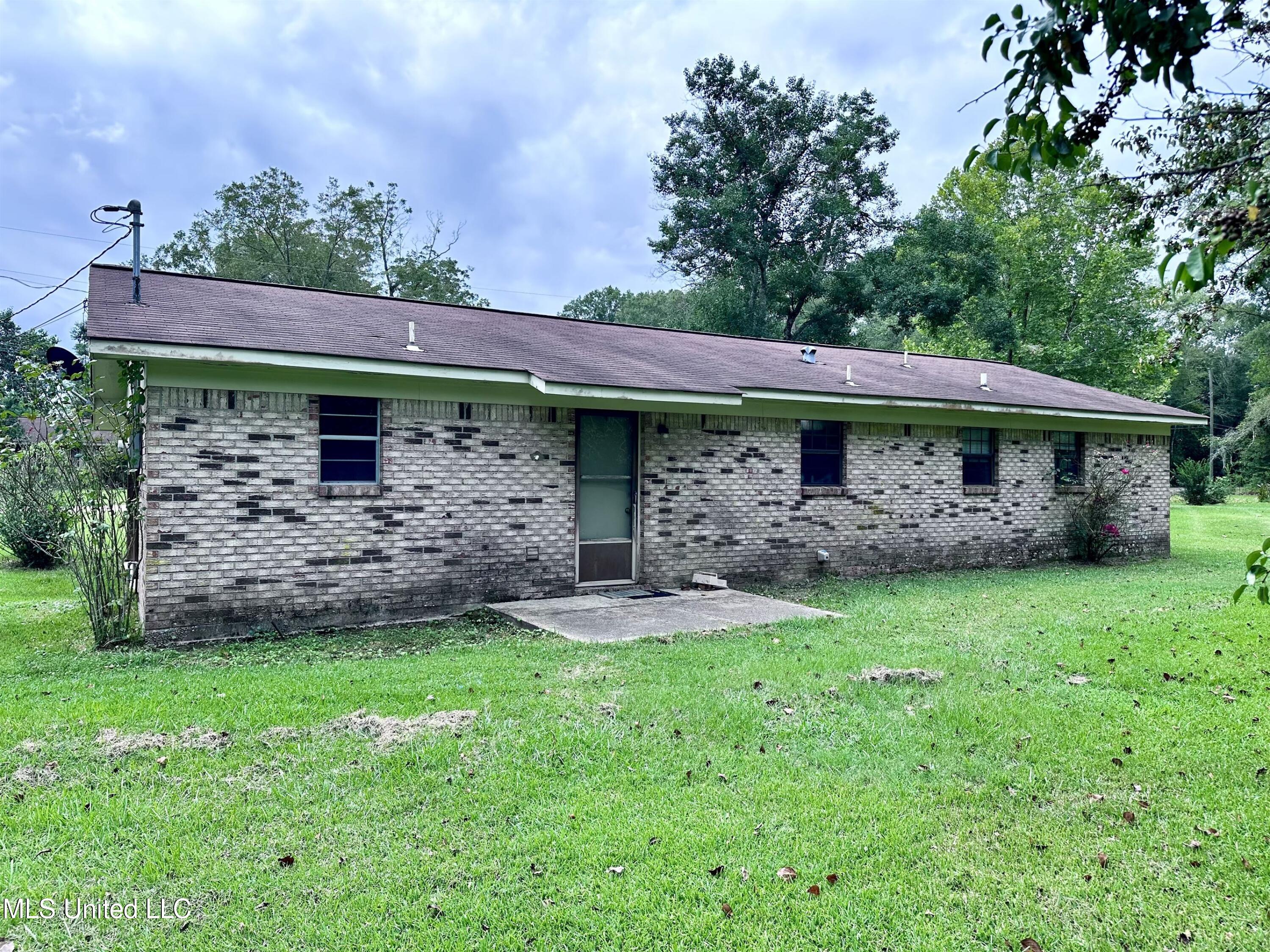 240 Emanuel Street Hickory, MS 39332 - Photo 4 of 17 4.